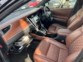 TOYOTA HARRIER PREMIUM